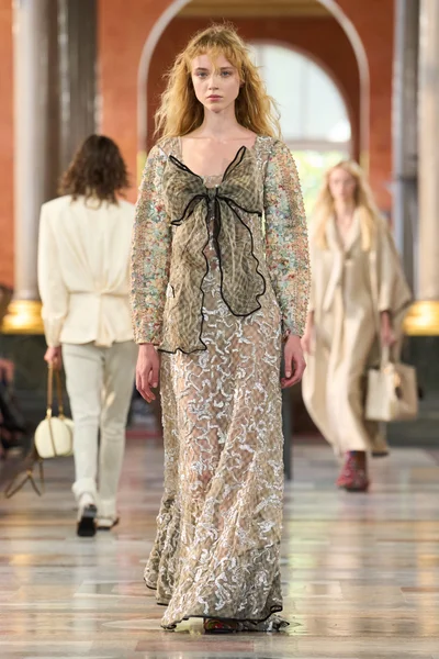 Look 8